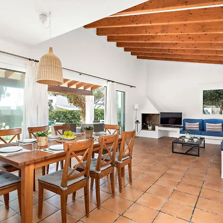 Binixop Villa *